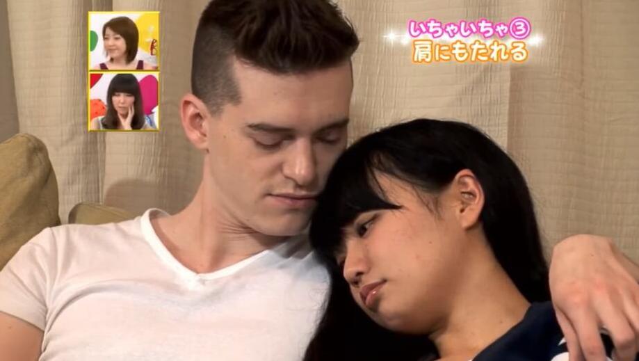 辣眼睛的《kiss5次》相亲综艺泳池——谁能接住这场接吻的赛车？