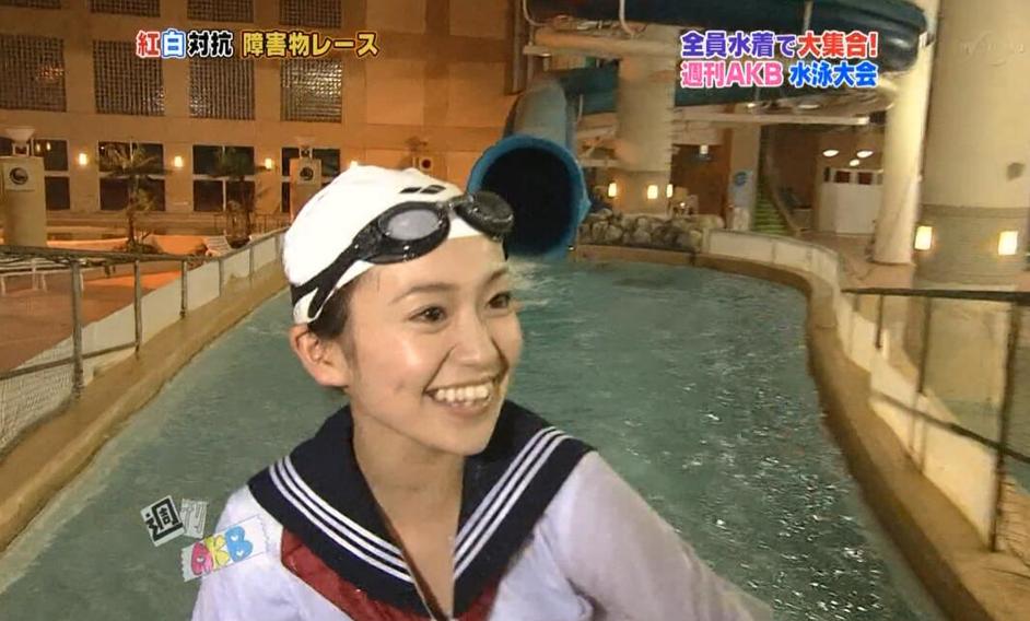 《水泳大会》泳装秀试水新领域，多项赛事演绎夏日水上极限运动